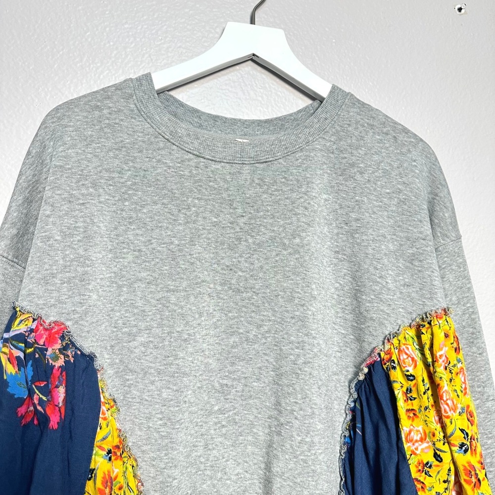 Free People She's Just Cute Mixed Floral Ruffle Sweatshirt Gray Pullover M - Picture 4 of 11